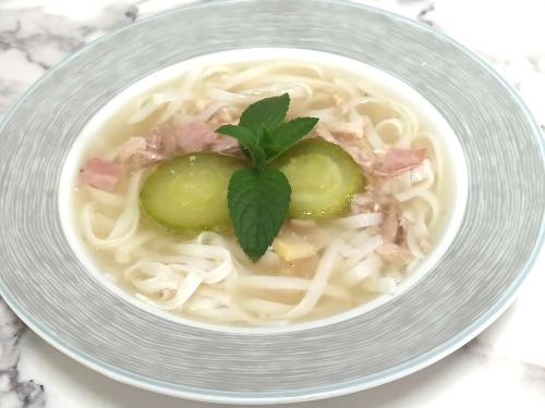 Kuřecí vývar s bambusem a salátovou okurkou – Snadné Čína recept, zvládnete za 30 - 45 minut